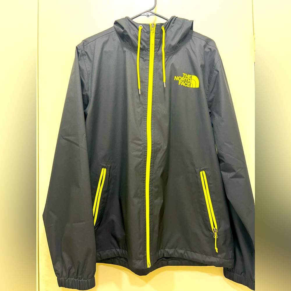 The North Face Rain Zip Jacket; in Black size medium